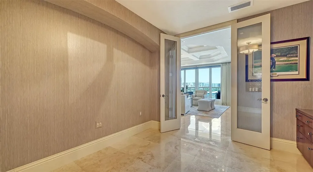 464 Golden Gate Point Sarasota FL 34236