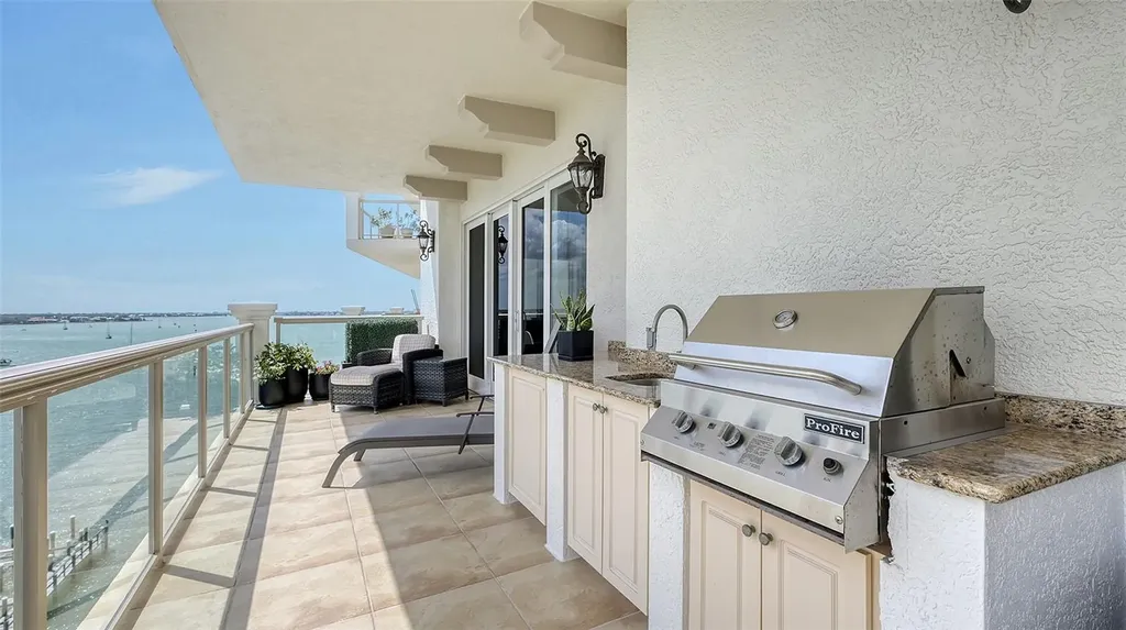 464 Golden Gate Point Sarasota FL 34236