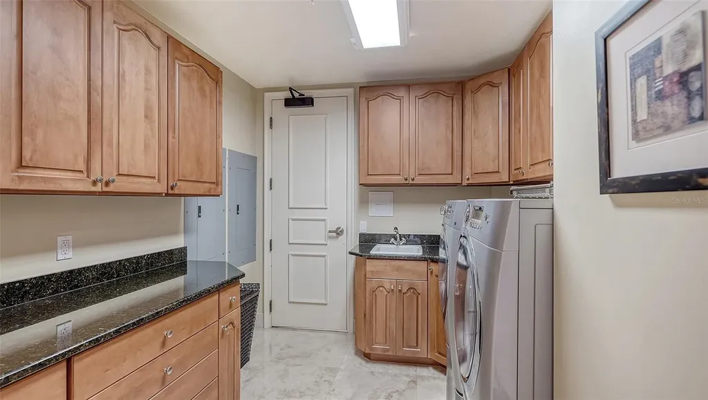 464 Golden Gate Point Sarasota FL 34236