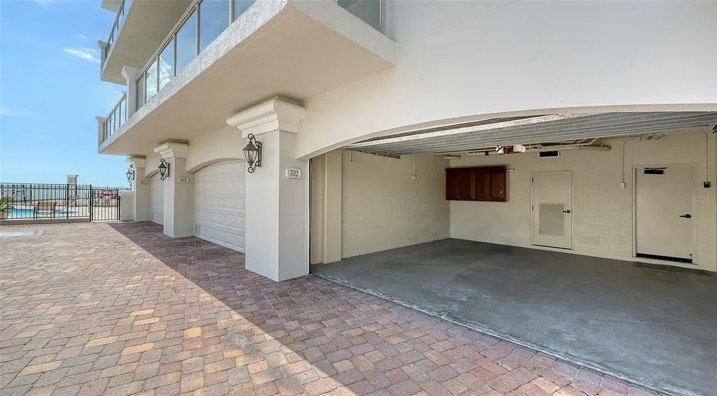 464 Golden Gate Point Sarasota FL 34236