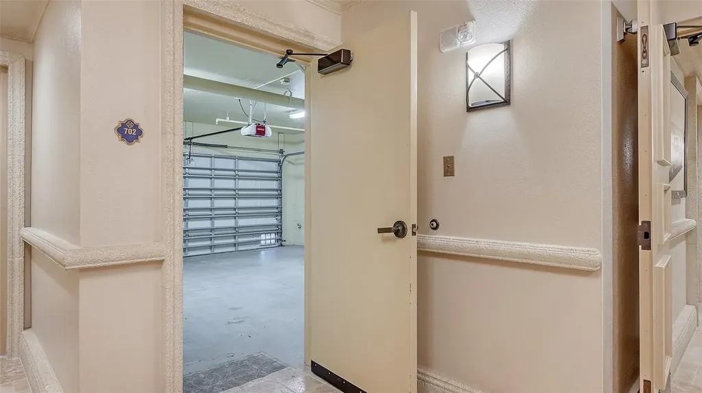 464 Golden Gate Point Sarasota FL 34236