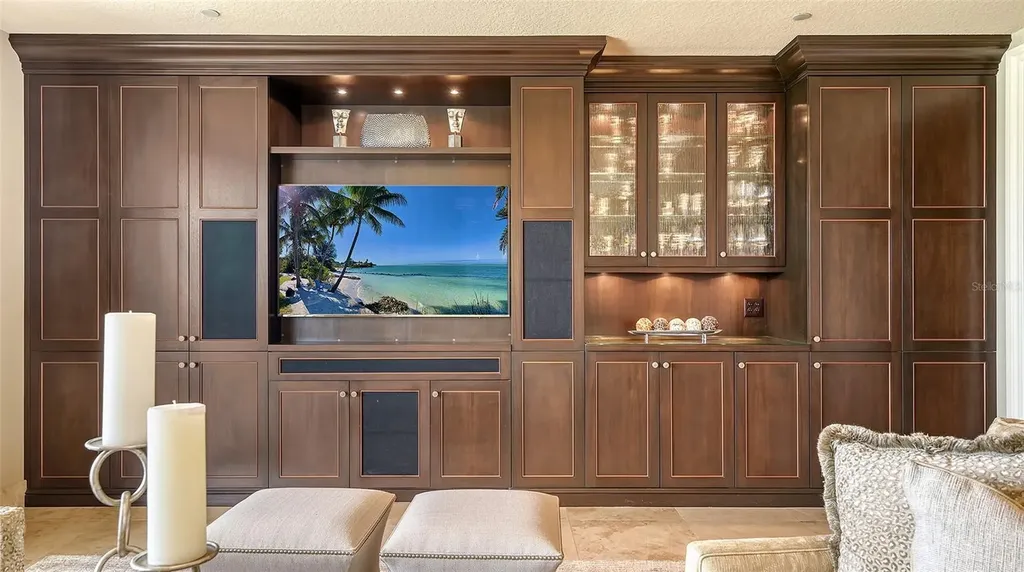 464 Golden Gate Point Sarasota FL 34236