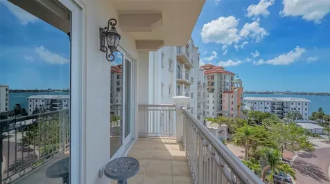 464 Golden Gate Point Sarasota FL 34236