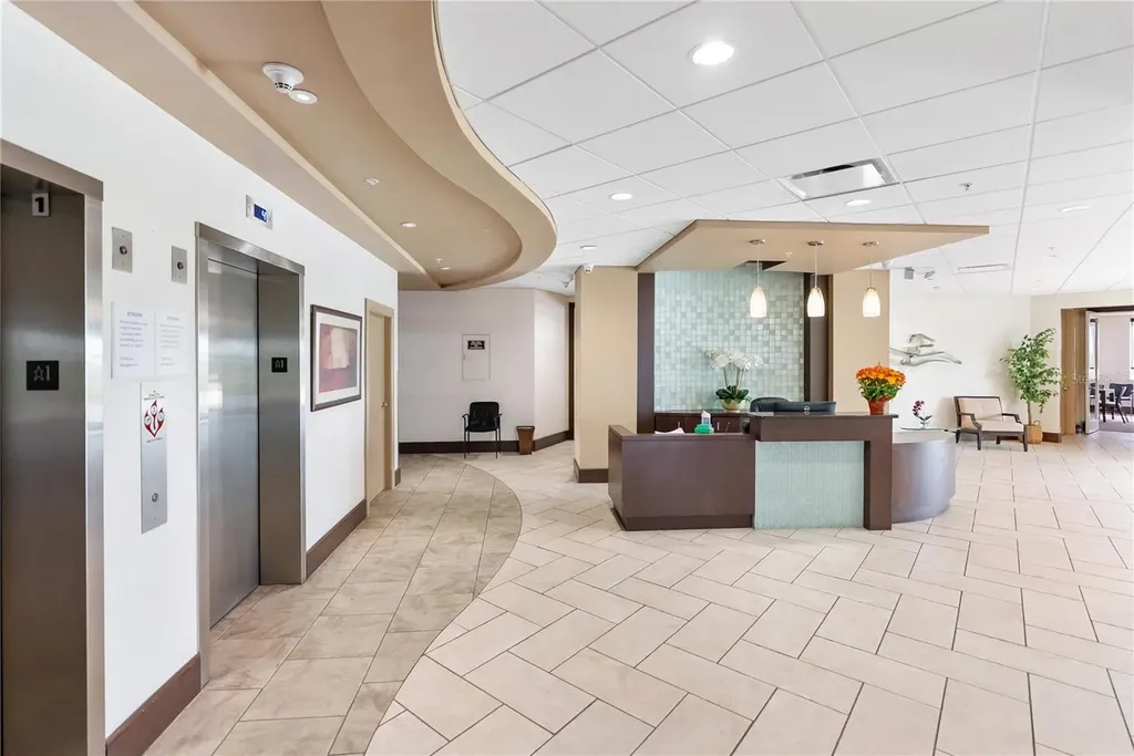 435 S Gulfstream Avenue Sarasota FL 34236