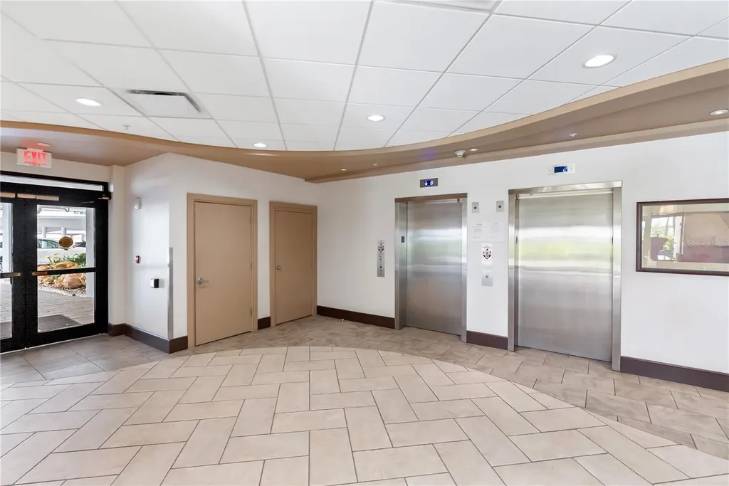 435 S Gulfstream Avenue Sarasota FL 34236