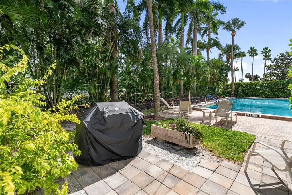 435 S Gulfstream Avenue Sarasota FL 34236