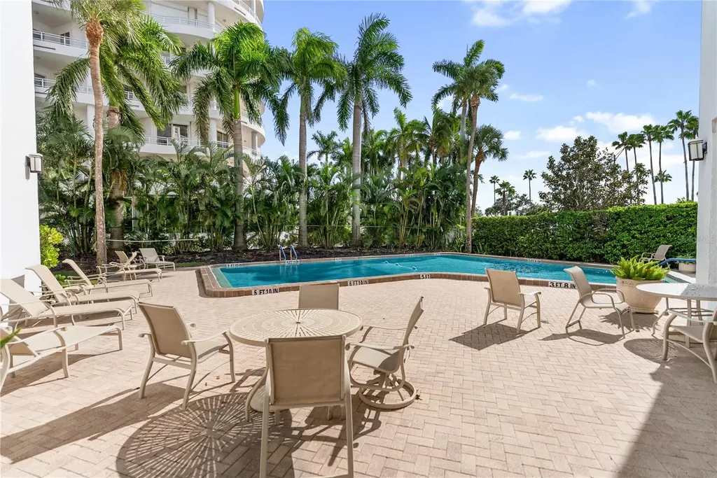 435 S Gulfstream Avenue Sarasota FL 34236