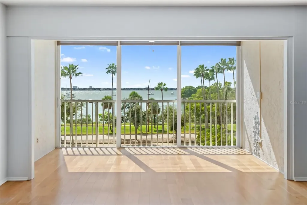 435 S Gulfstream Avenue Sarasota FL 34236