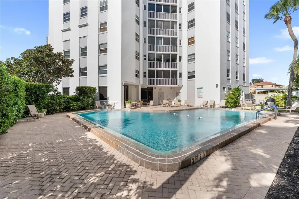 435 S Gulfstream Avenue Sarasota FL 34236