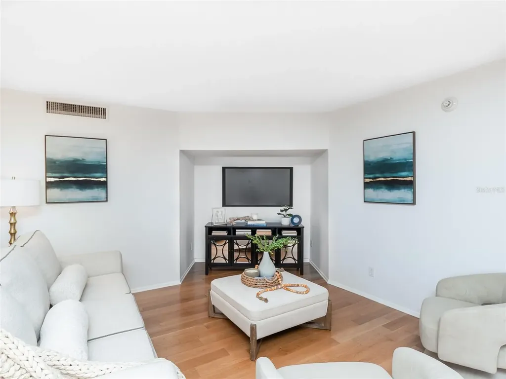 435 S Gulfstream Avenue Sarasota FL 34236