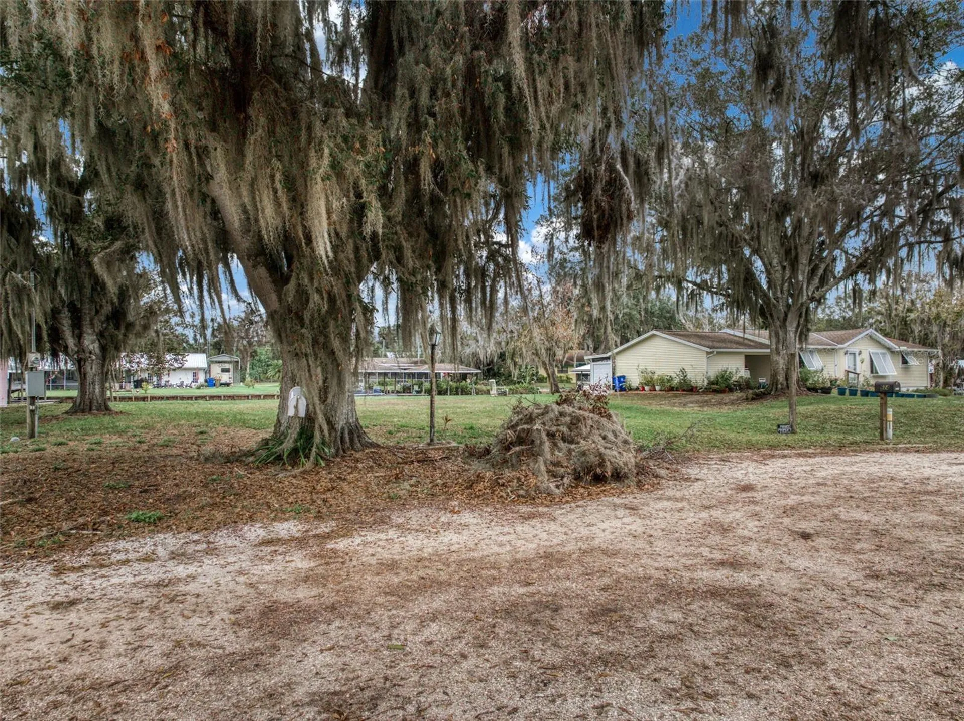 612 Dragonfly Lane Lorida FL 33857