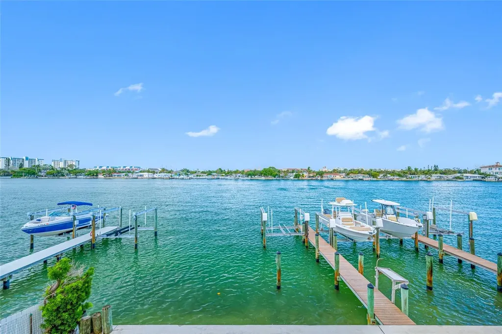 8575 Sunset Court Treasure Island FL 33706