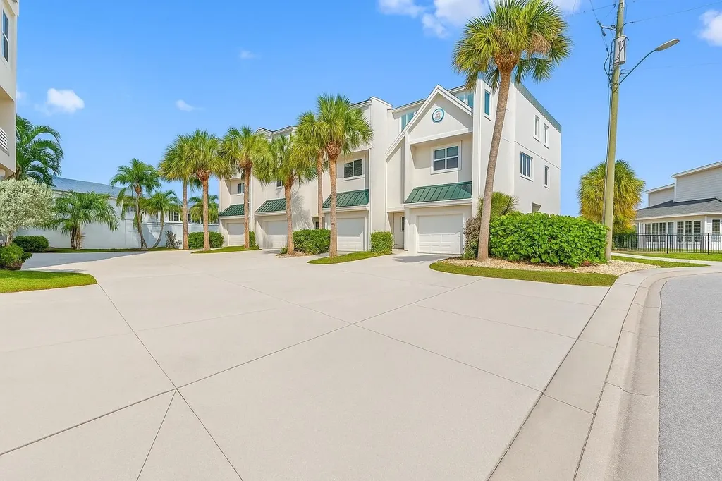 8575 Sunset Court Treasure Island FL 33706