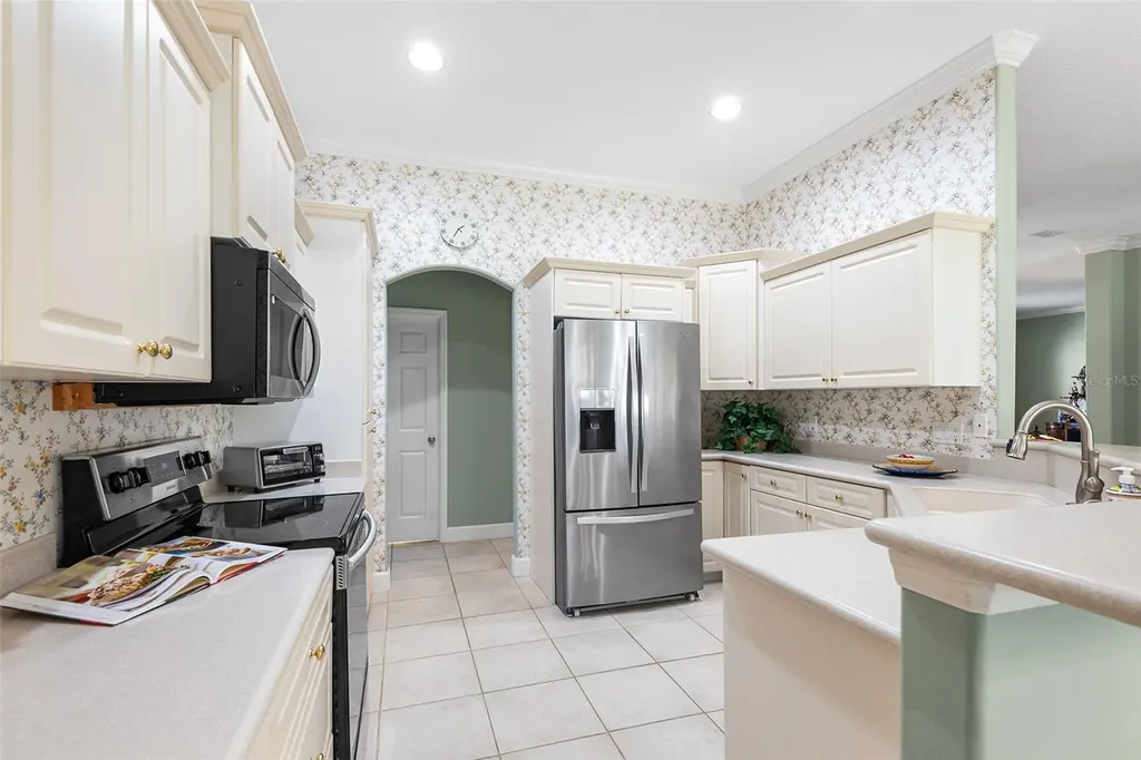 126 Lake Region Circle Winter Haven FL 33881