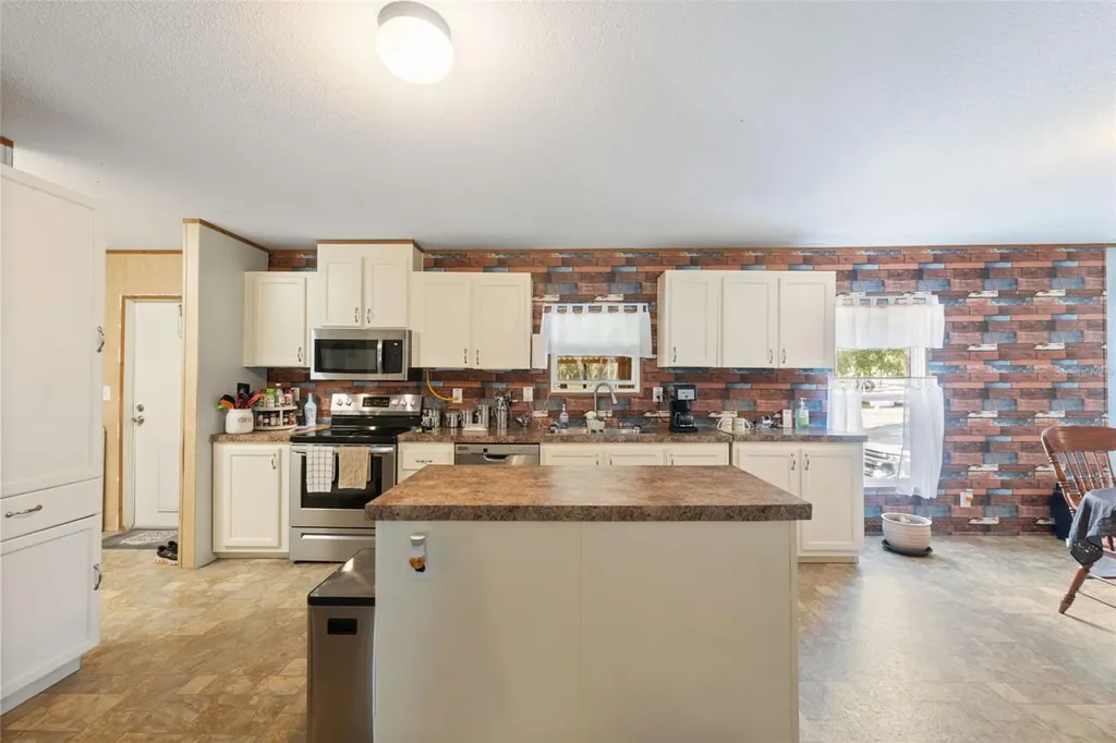 16481 Oakview Drive Brooksville FL 34601