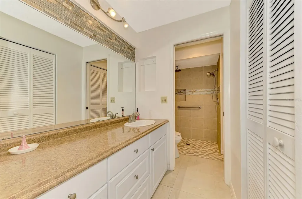 4765 Oak Forest Drive W Sarasota FL 34231