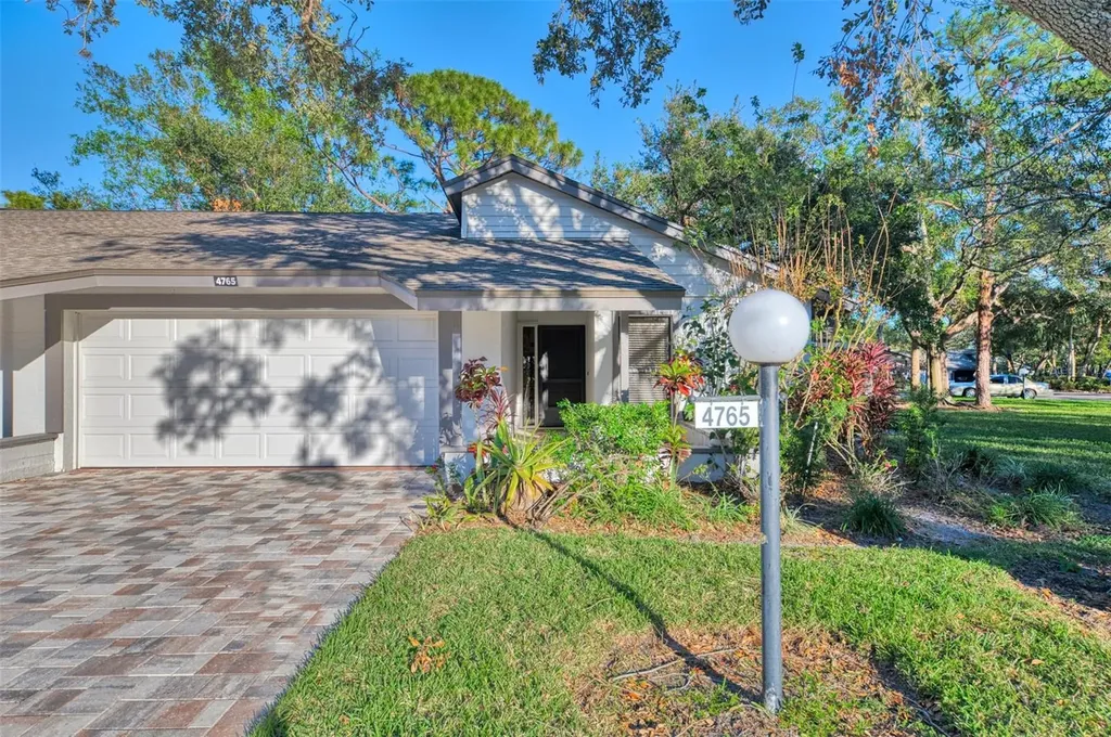 4765 Oak Forest Drive W Sarasota FL 34231