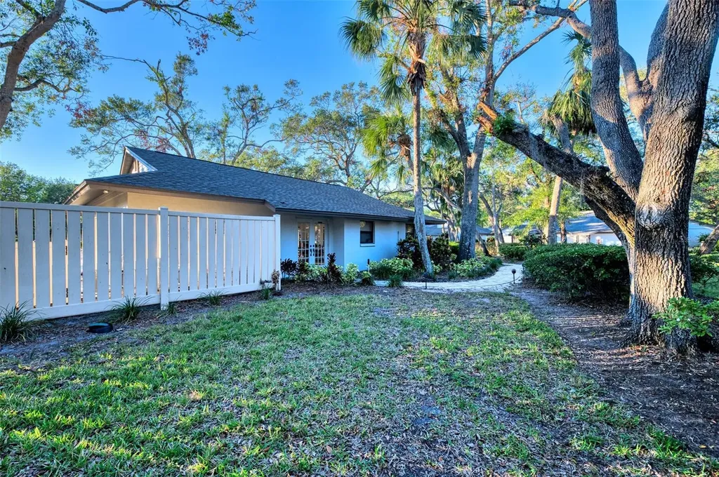 4765 Oak Forest Drive W Sarasota FL 34231