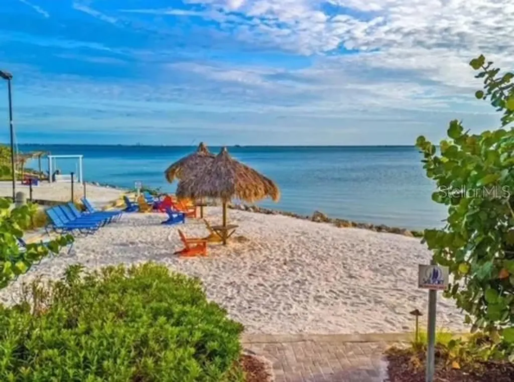 2506 N Rocky Point Drive Tampa FL 33607