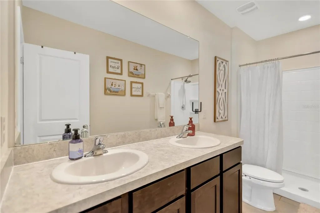 762 Barclay Wood Drive Ruskin FL 33570