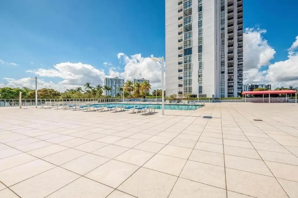 3675 N Country Club Drive Miami FL 33180
