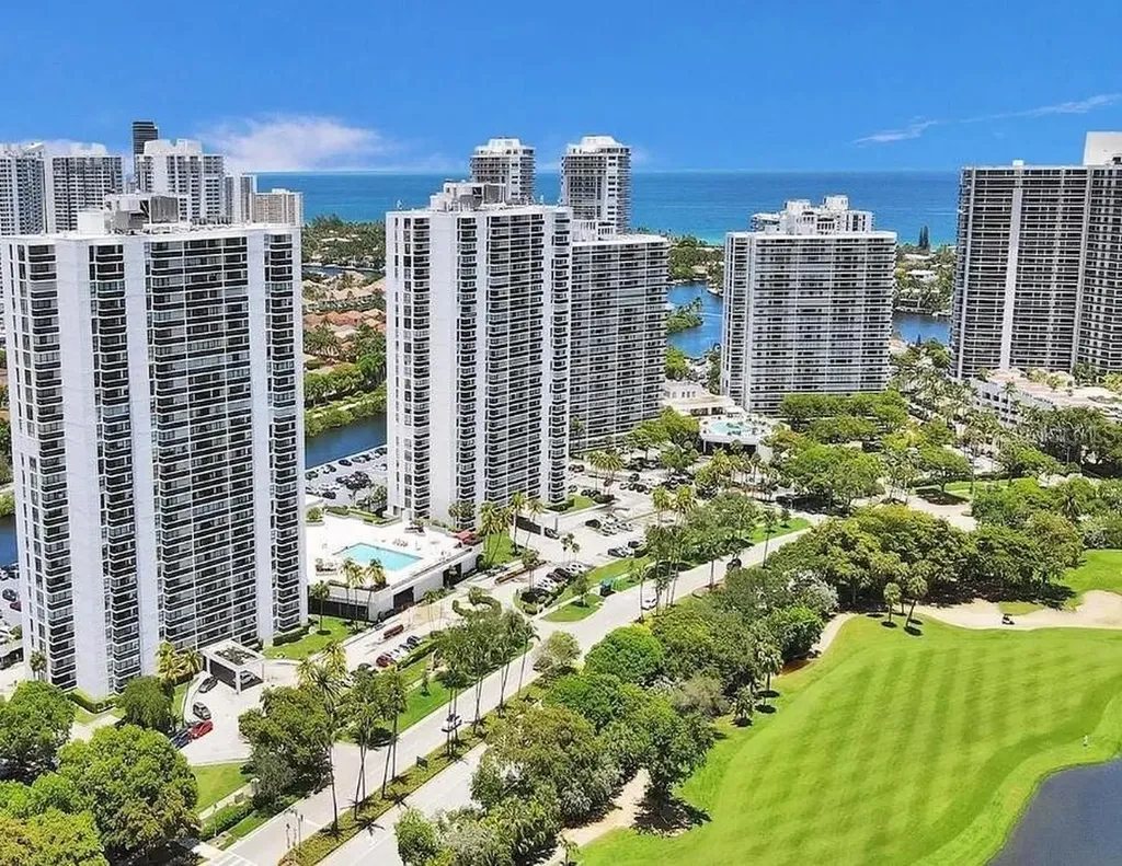 3675 N Country Club Drive Miami FL 33180