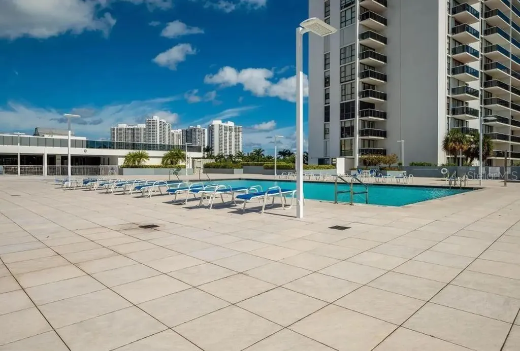 3675 N Country Club Drive Miami FL 33180