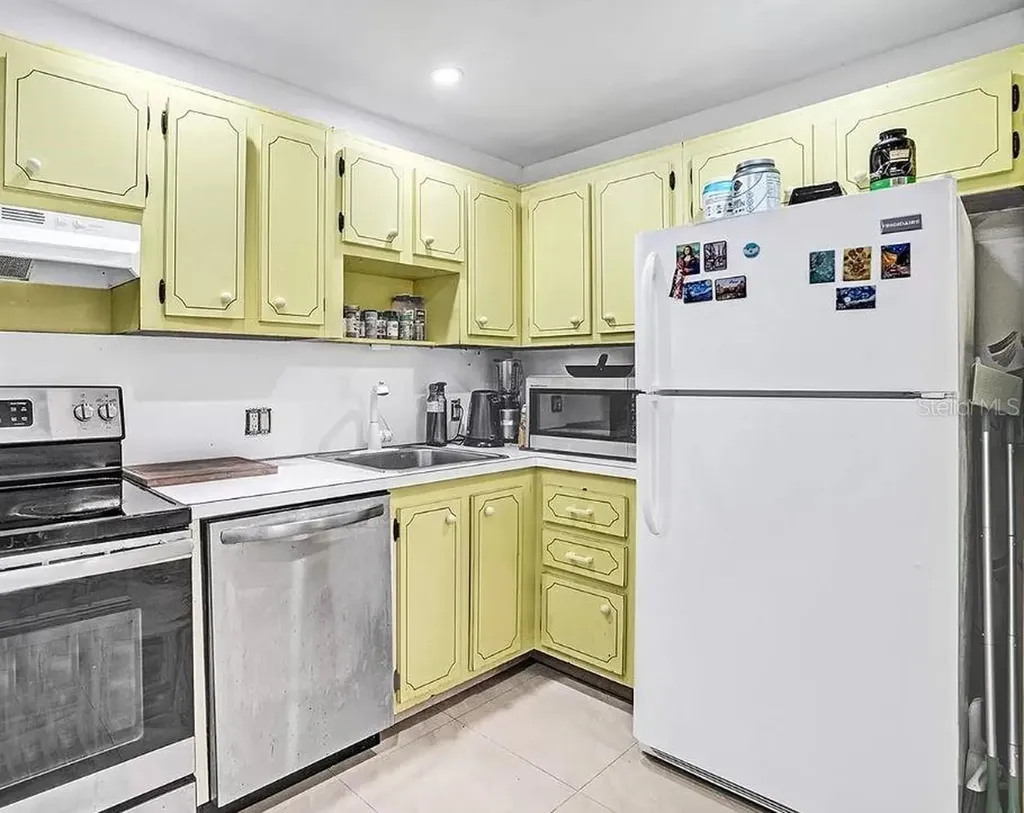 3675 N Country Club Drive Miami FL 33180