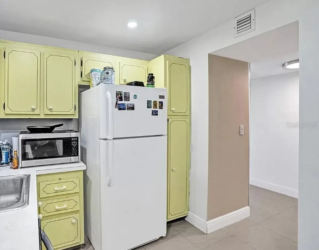 3675 N Country Club Drive Miami FL 33180