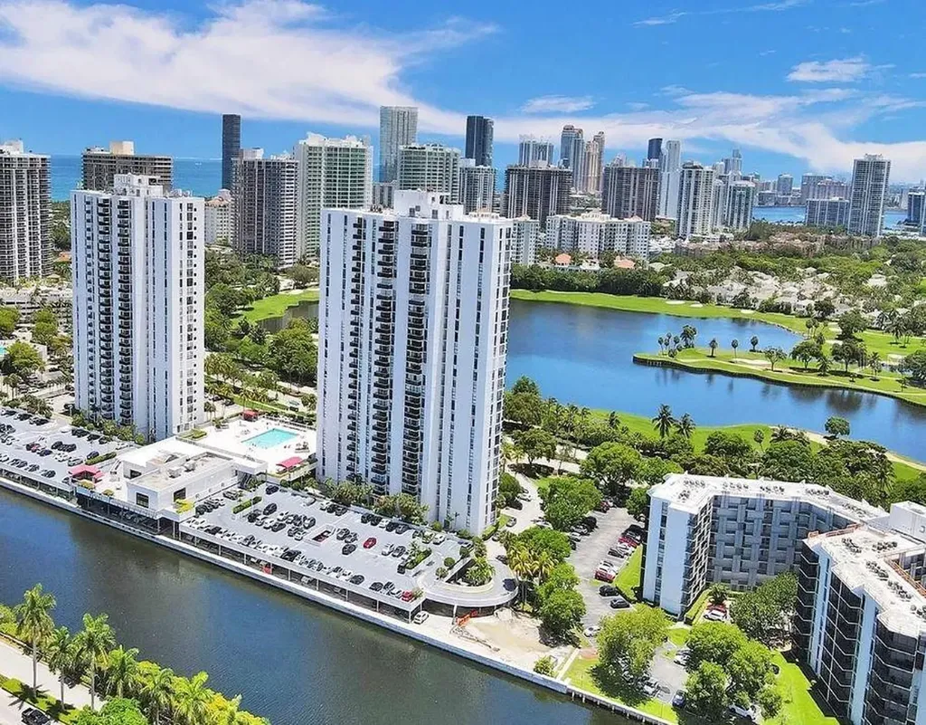 3675 N Country Club Drive Miami FL 33180