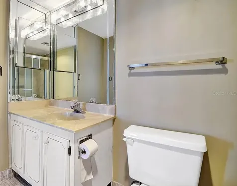 3675 N Country Club Drive Miami FL 33180