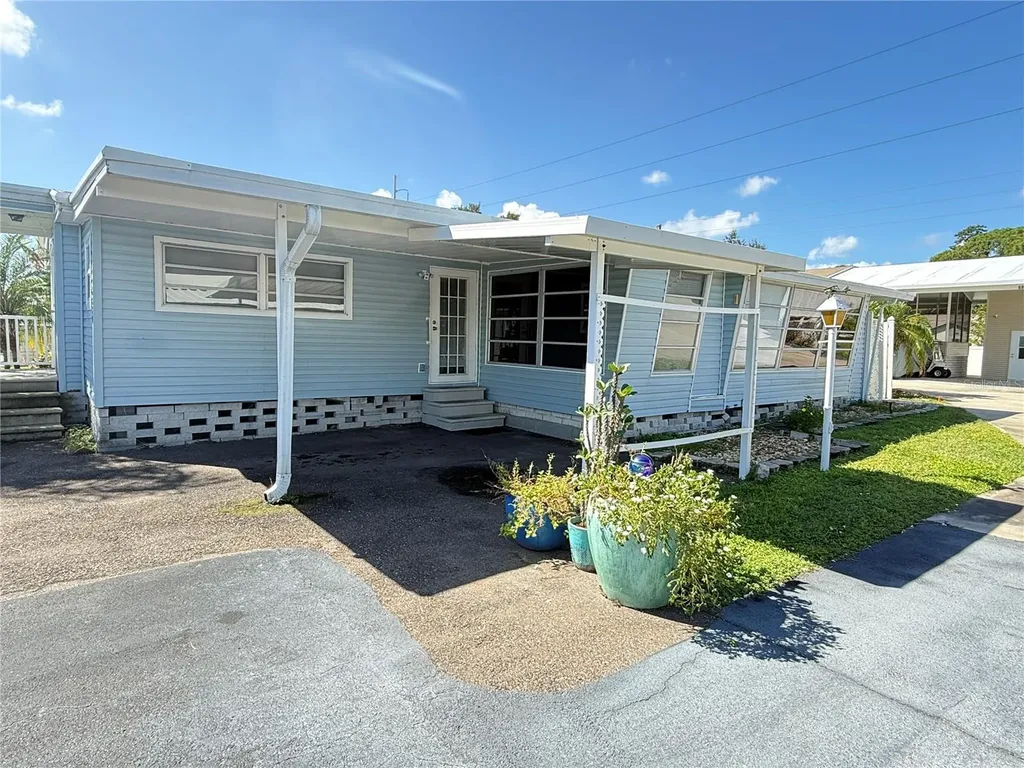 6830 Americana Drive NE St Petersburg FL 33702