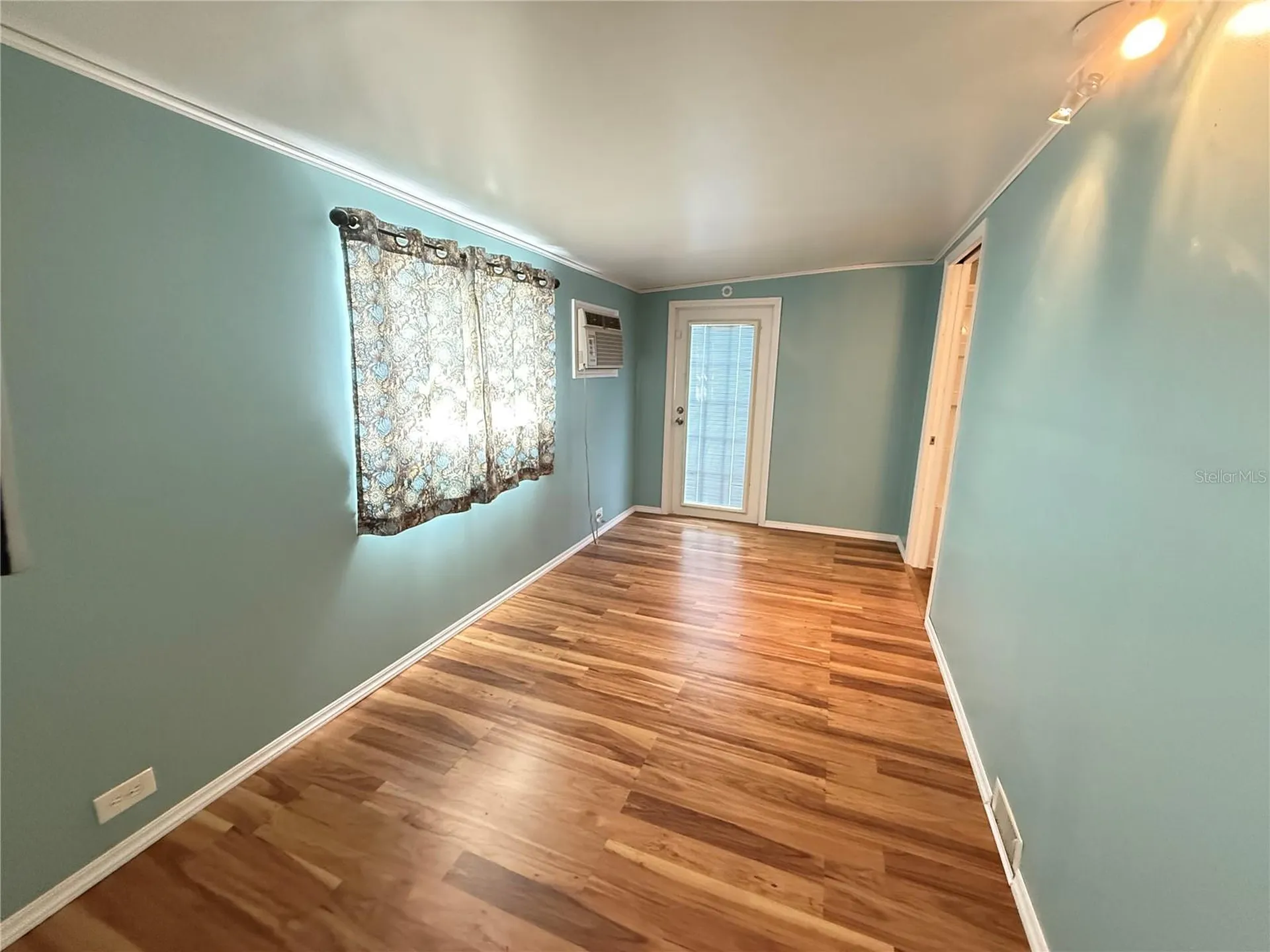 6830 Americana Drive NE St Petersburg FL 33702
