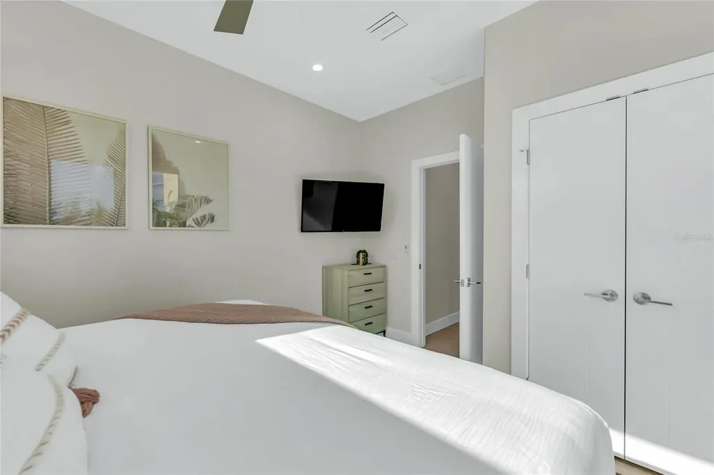 329 Beach Road Sarasota FL 34242