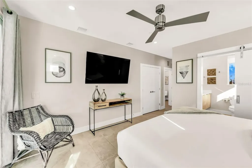 329 Beach Road Sarasota FL 34242