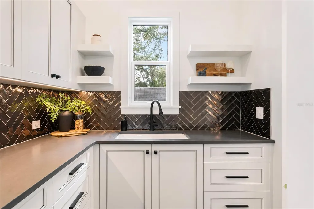 4823 W San Jose Street Tampa FL 33629