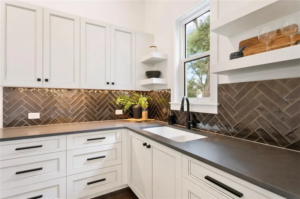 4823 W San Jose Street Tampa FL 33629