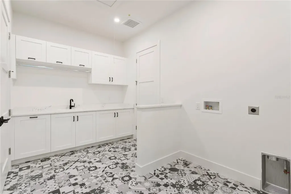 4823 W San Jose Street Tampa FL 33629