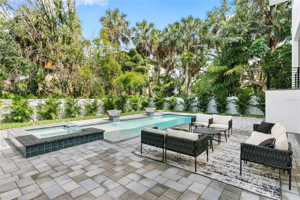 4823 W San Jose Street Tampa FL 33629