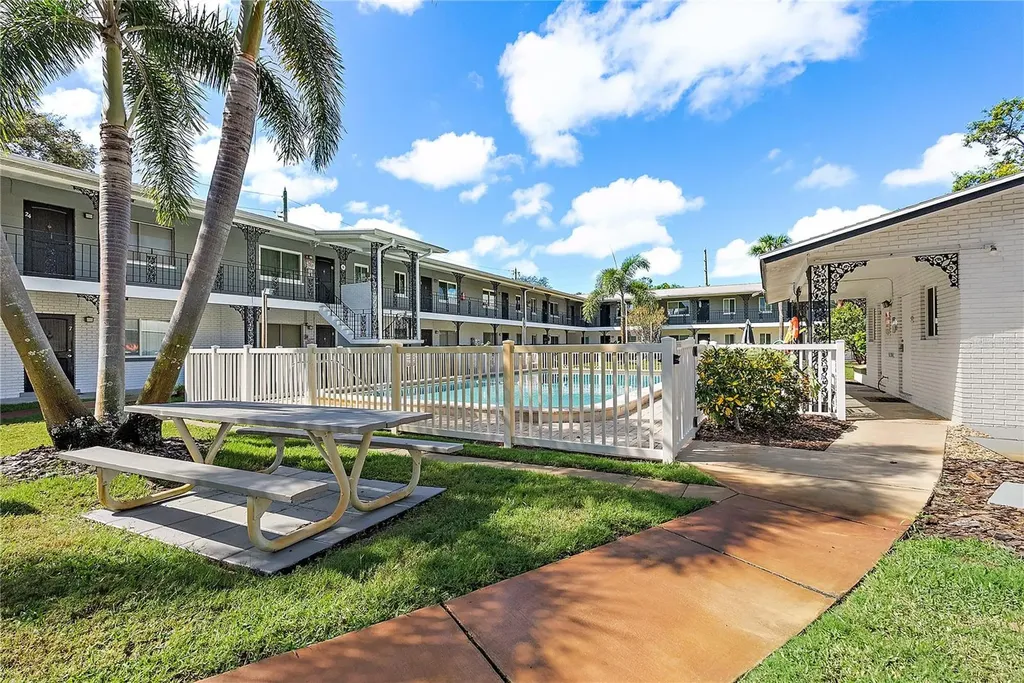 6266 1st Avenue S St Petersburg FL 33707