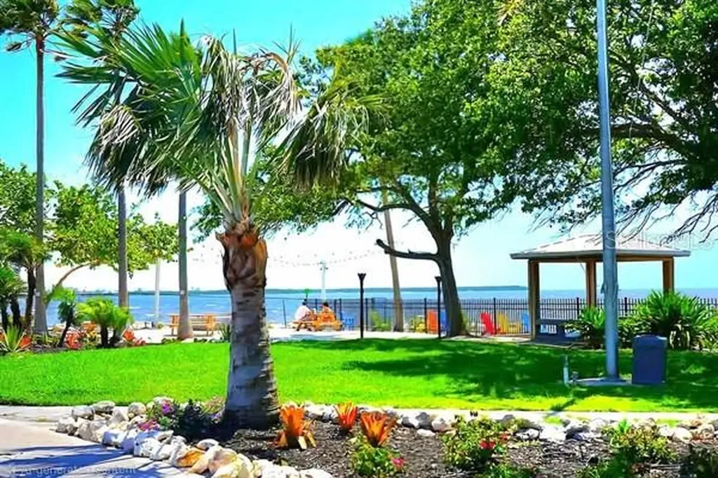 611 Destiny Drive Ruskin FL 33570