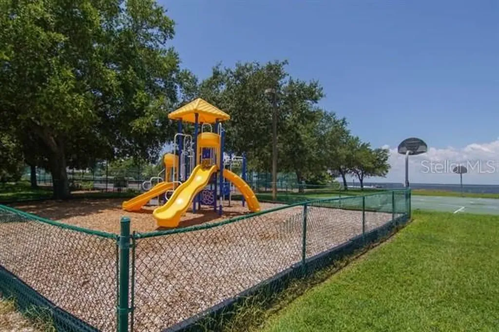 611 Destiny Drive Ruskin FL 33570