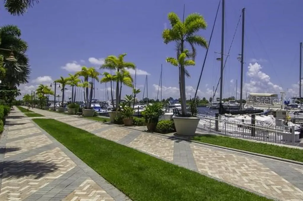 611 Destiny Drive Ruskin FL 33570