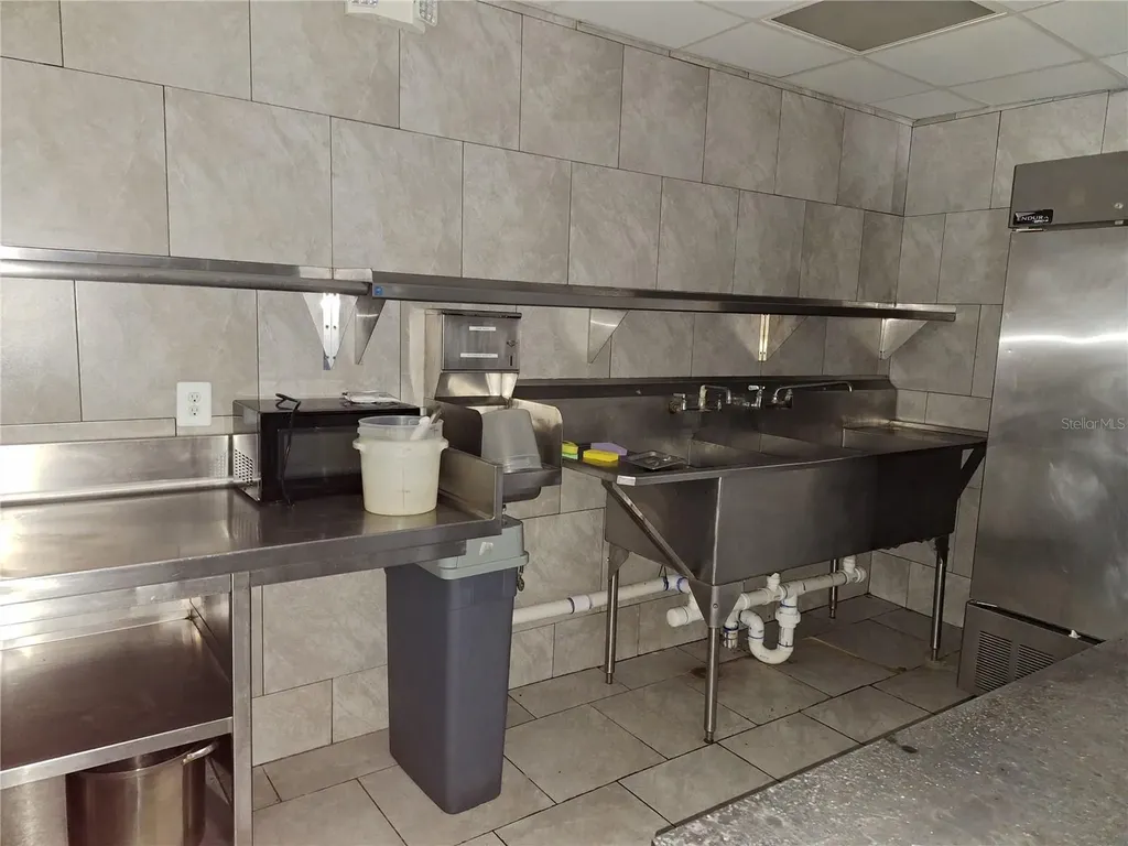 1128 Alternate Highway 19 Holiday FL 34691