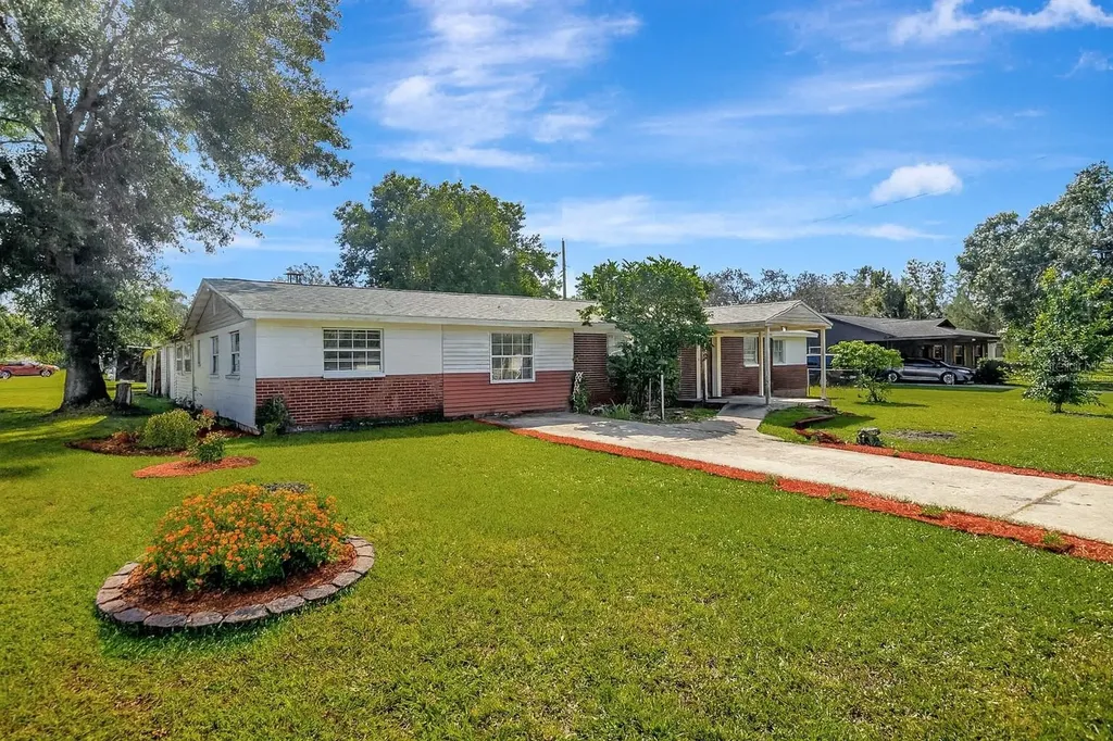 11207 N 51st Street Tampa FL 33617