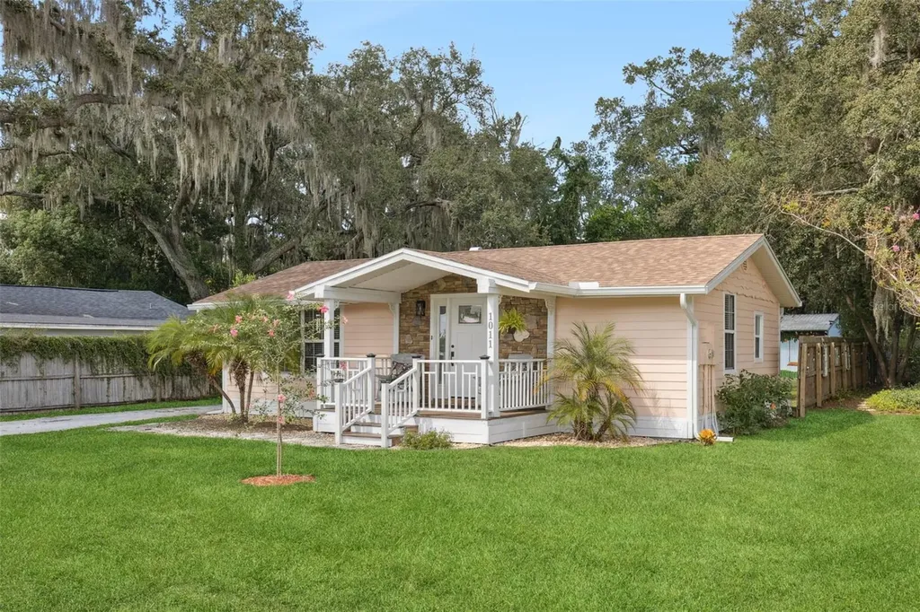 1011 Liberty Avenue Mount Dora FL 32757