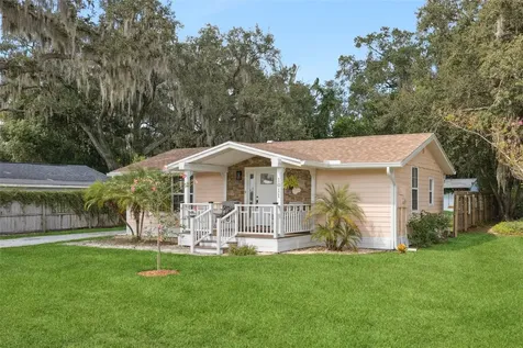 1011 Liberty Avenue Mount Dora FL 32757