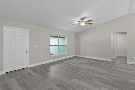18 Fisher Terrace Way Ocklawaha FL 32179