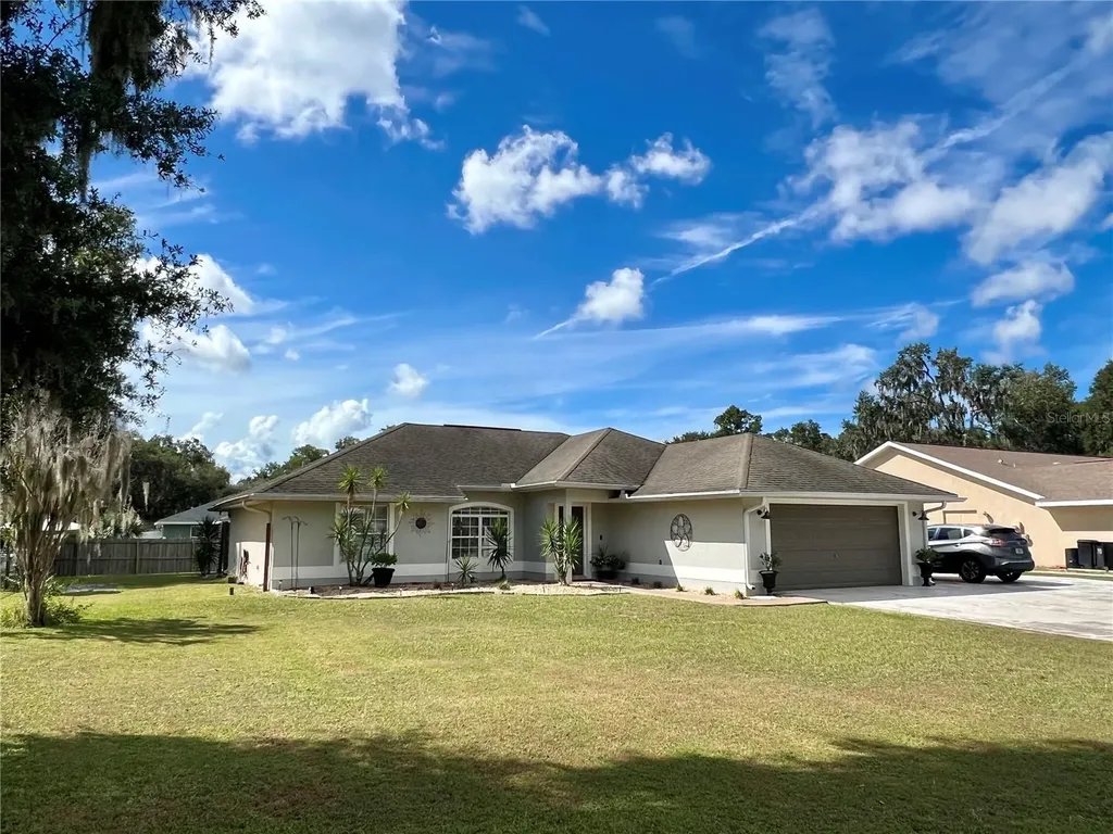 1022 Cr 463b Lake Panasoffkee FL 33538
