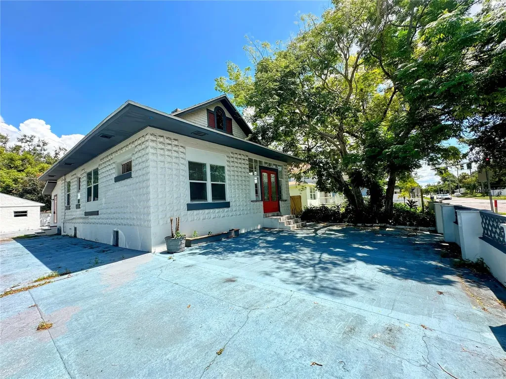 3105 W Spruce Street Tampa FL 33607